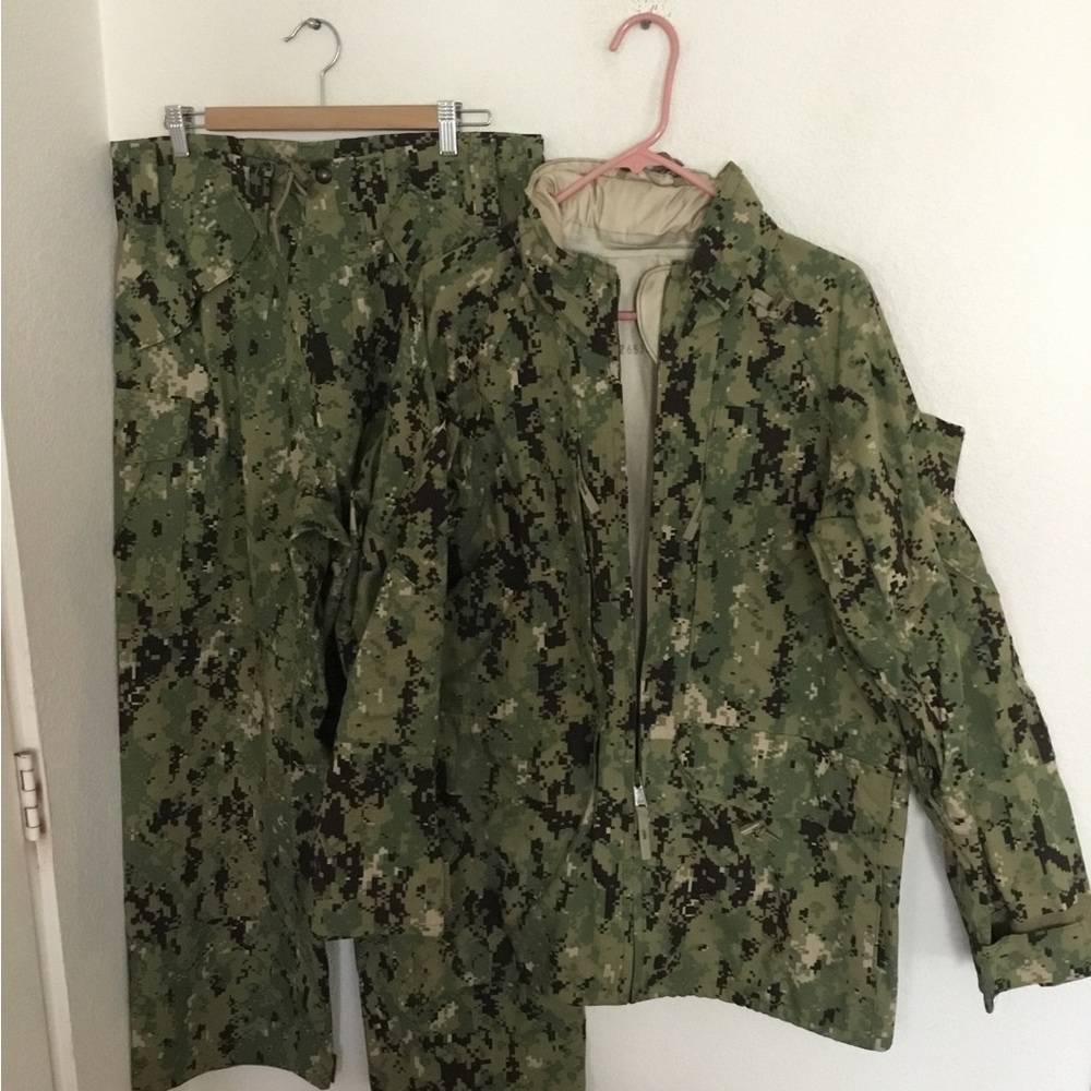 US Navy Nwu type iii green digital parka and trousers set size medium regular